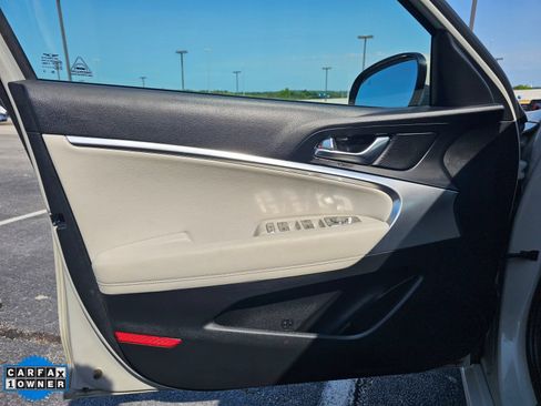 Used 2025 Genesis G70 2.5T AWD/4WD image 11