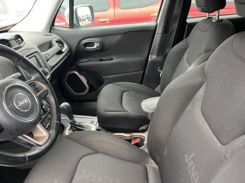 Used 2015 Jeep Renegade Latitude image 24