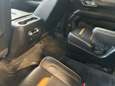Used 2024 GMC Yukon AT4 w/ Technology Package AWD/4WD image 12