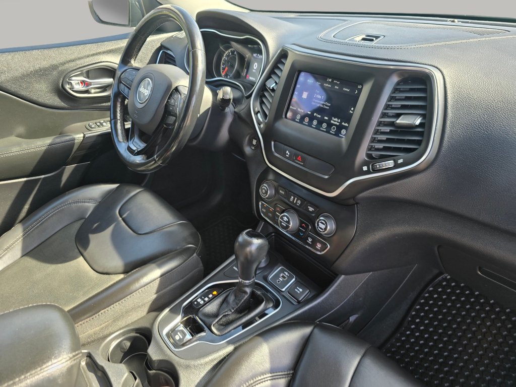 Used 2020 Jeep Cherokee Latitude Plus AWD/4WD image 28