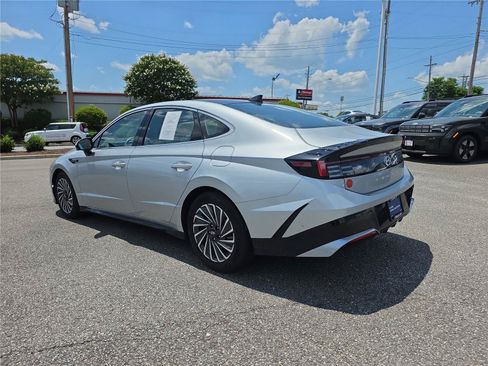 Certified 2025 Hyundai Sonata Limited FWD image 11