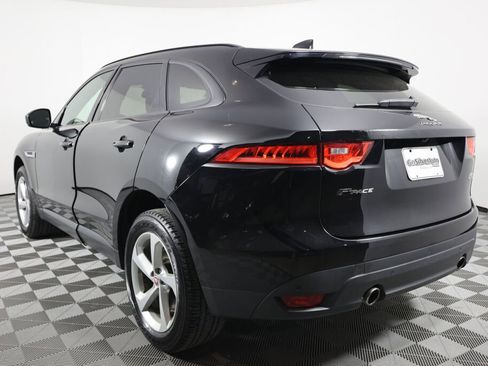 Used 2017 Jaguar F-PACE Premium image 4