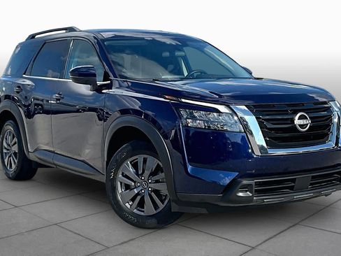 Used 2024 Nissan Pathfinder SV FWD image 3