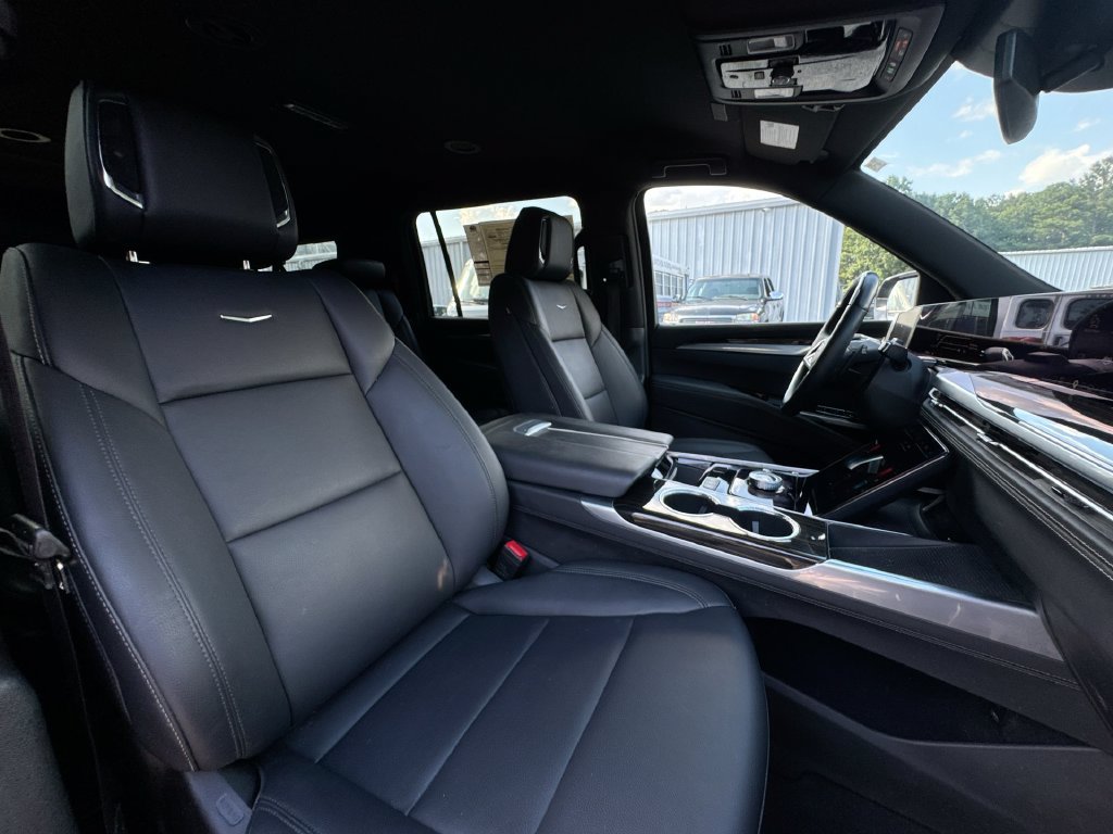 Used 2025 Cadillac Escalade ESV Luxury RWD image 32