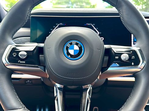 New 2024 BMW i7 xDrive60 w/ Executive Package AWD/4WD image 17