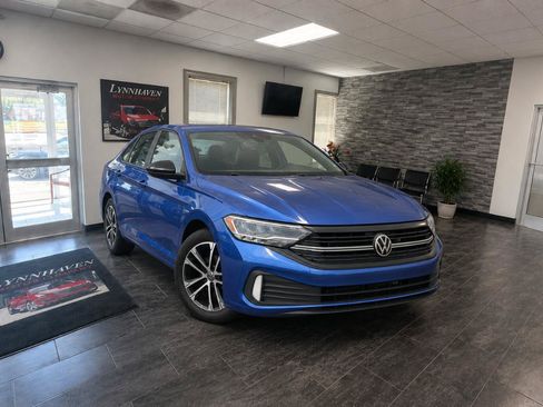 Used 2024 Volkswagen Jetta Sport FWD image 2