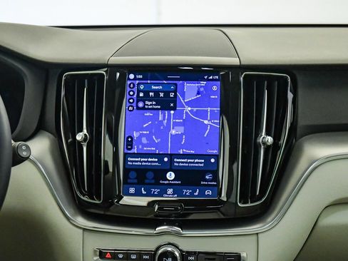 Certified 2025 Volvo XC60 B5 Core AWD/4WD image 14