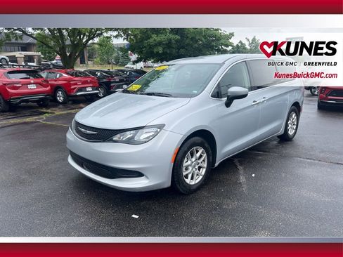 Used 2022 Chrysler Voyager LX FWD image 10