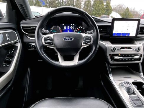 Used 2022 Ford Explorer XLT w/ Equipment Group 202A image 18