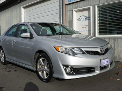 Used 2014 Toyota Camry SE image 22