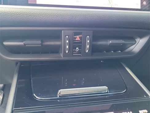 Used 2025 Porsche Cayenne image 31