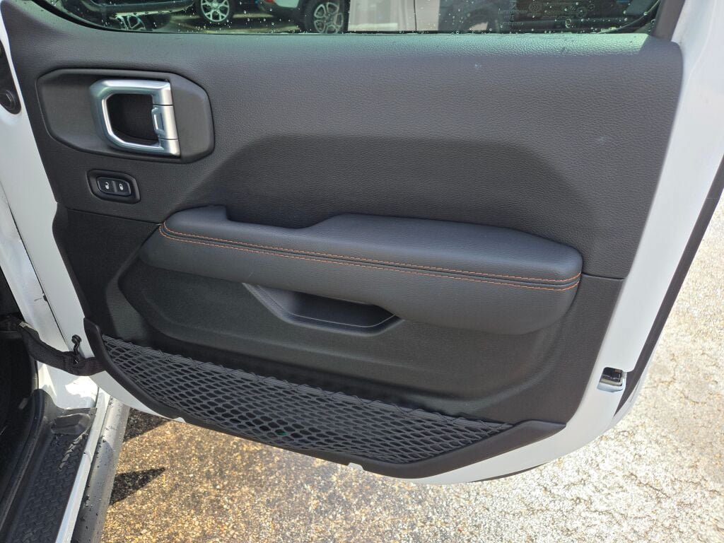 Used 2021 Jeep Gladiator Mojave AWD/4WD image 9