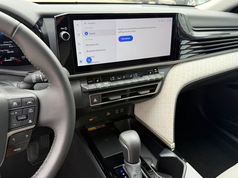 Used 2025 Toyota Camry XLE FWD image 19