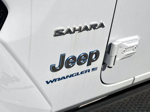 Used 2023 Jeep Wrangler Unlimited Sahara w/ Cold Weather Group AWD/4WD image 6
