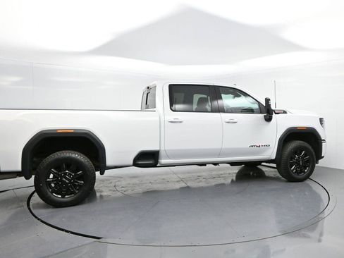Used 2024 GMC Sierra 2500 AT4 w/ Technology Package AWD/4WD image 8
