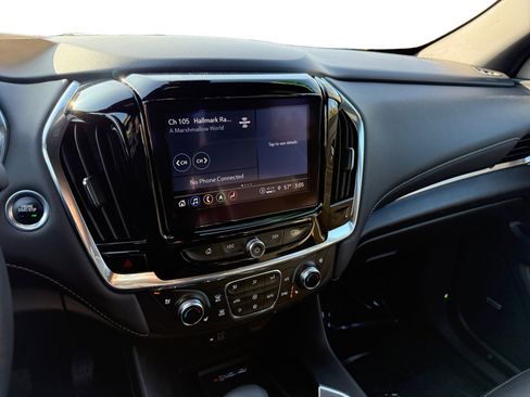 Used 2023 Chevrolet Traverse Premier image 12