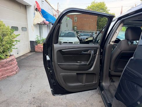 Used 2013 GMC Acadia SLE FWD image 30