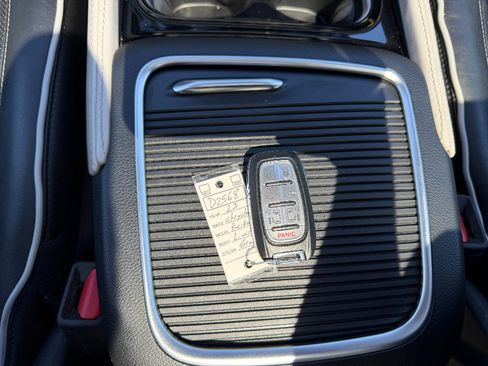 Used 2023 Chrysler Pacifica Limited FWD image 28