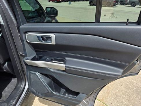 Used 2023 Ford Explorer XLT w/ Equipment Group 202A AWD/4WD image 13