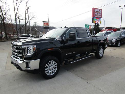 Used 2022 GMC Sierra 2500 SLE w/ SLE Value Package; image 1
