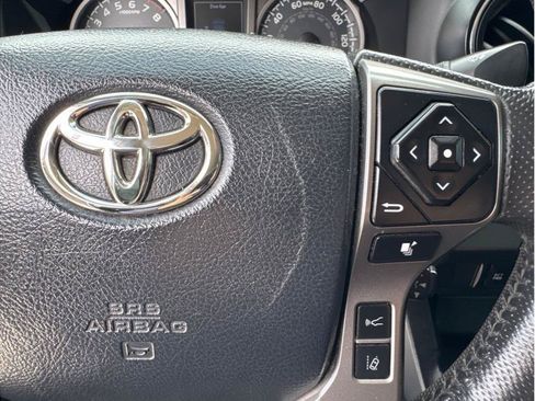 Used 2018 Toyota Tacoma SR5 RWD image 27