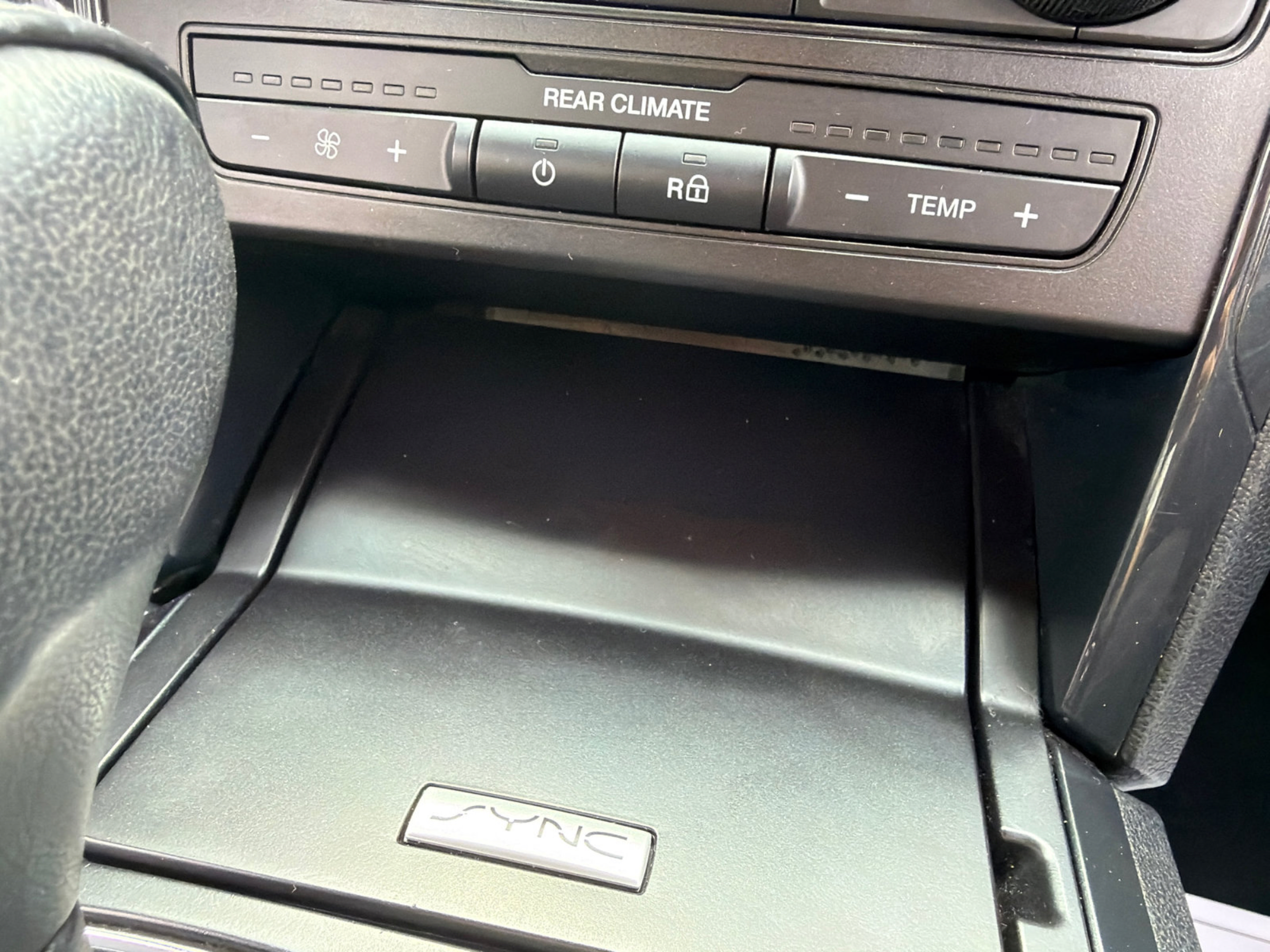 Used 2018 Ford Explorer XLT FWD image 36