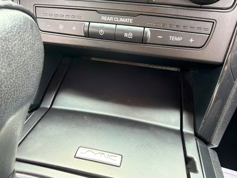 Used 2018 Ford Explorer XLT FWD image 36