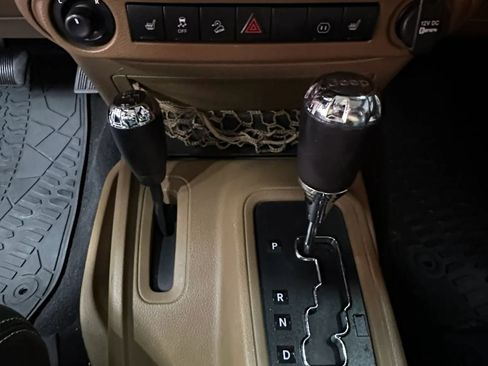 Used 2012 Jeep Wrangler Unlimited Sahara w/ Connectivity Group AWD/4WD image 17