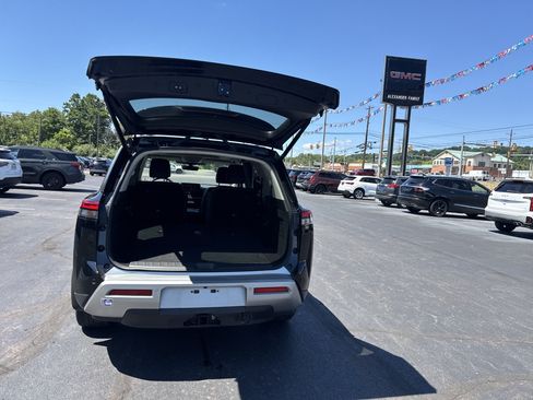 Used 2023 Nissan Pathfinder SL w/ SL Premium Package AWD/4WD image 5