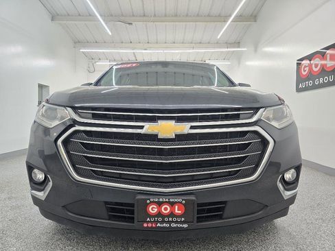 Used 2021 Chevrolet Traverse LT FWD image 2