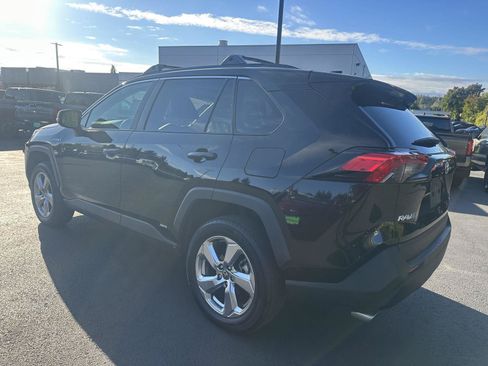Used 2021 Toyota RAV4 XLE Premium AWD/4WD image 2