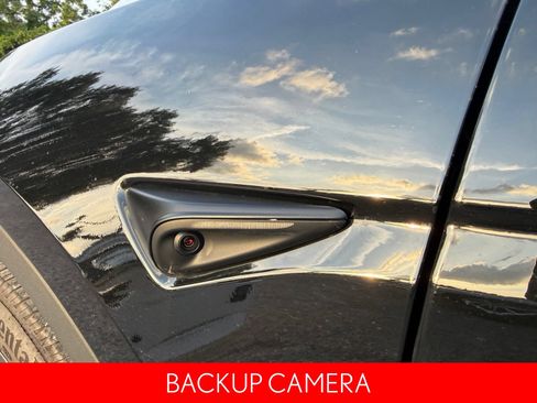 Used 2025 Tesla Model Y Long Range RWD image 9
