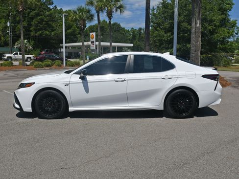 Used 2024 Toyota Camry SE FWD image 5