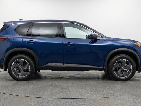 Used 2025 Nissan Rogue SV FWD image 11