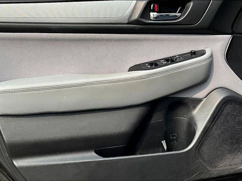 Used 2019 Subaru Outback 2.5i Premium AWD/4WD image 16