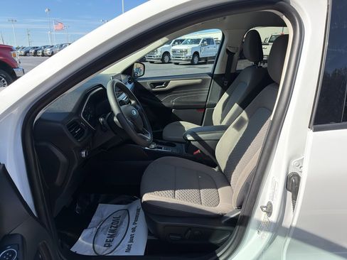 Used 2022 Ford Escape SE image 9