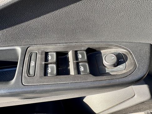 Used 2024 Volkswagen Taos S image 8