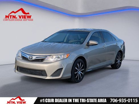 Used 2014 Toyota Camry LE FWD image 1
