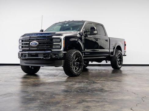 Used 2025 Ford F250 Platinum w/ FX4 Off-Road Package AWD/4WD image 7