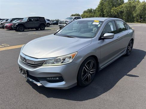 Used 2017 Honda Accord Sport image 2