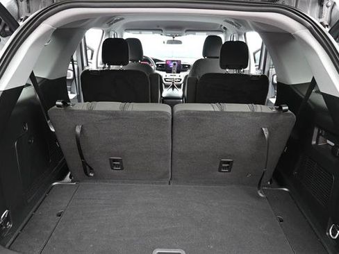 Certified 2024 Ford Explorer XLT RWD image 18