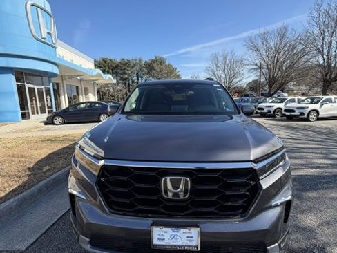 New 2025 Honda Pilot Touring image 3