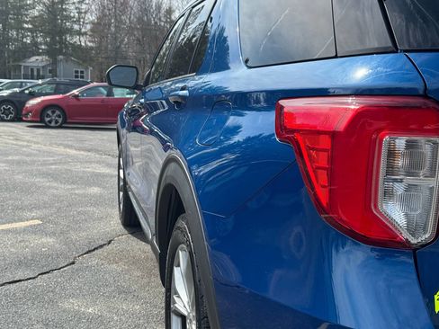 Used 2020 Ford Explorer XLT w/ Equipment Group 202A AWD/4WD image 11