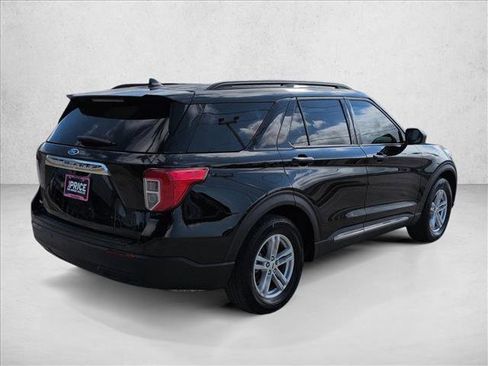 Used 2023 Ford Explorer XLT image 5