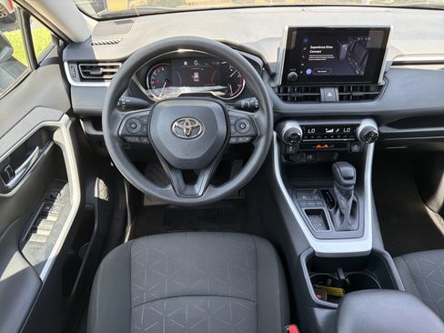 Used 2025 Toyota RAV4 XLE FWD image 22