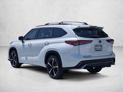 Used 2021 Toyota Highlander XSE FWD image 8