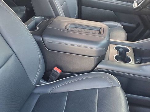 Used 2023 Chevrolet Suburban Premier image 4