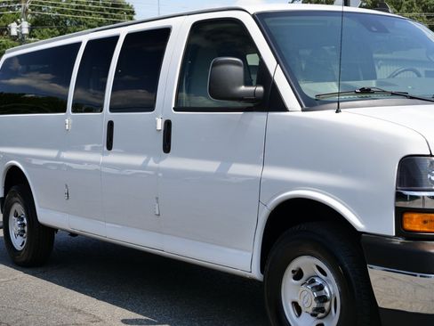 Used 2019 Chevrolet Express 3500 LT w/ LT Preferred Equipment Group RWD image 10