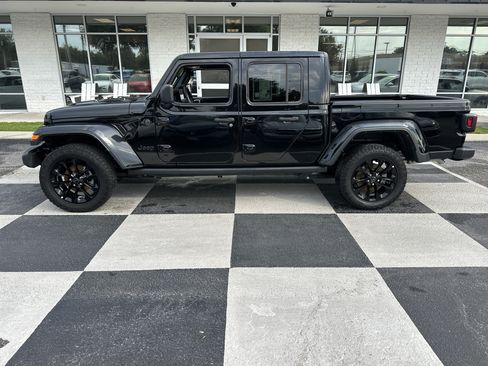 Used 2025 Jeep Gladiator Sport AWD/4WD image 1