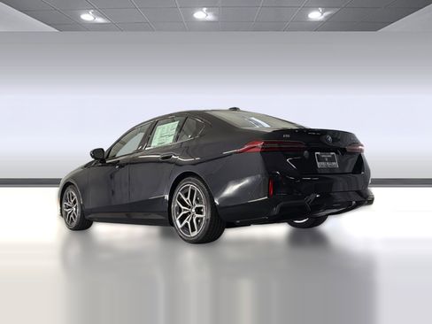 New 2026 BMW i5 eDrive40 w/ Executive Package image 3